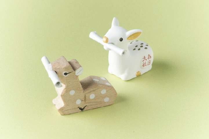 鹿みくじ（一刀彫）初穂料500円<br>鹿みくじ（陶器）初穂料600円