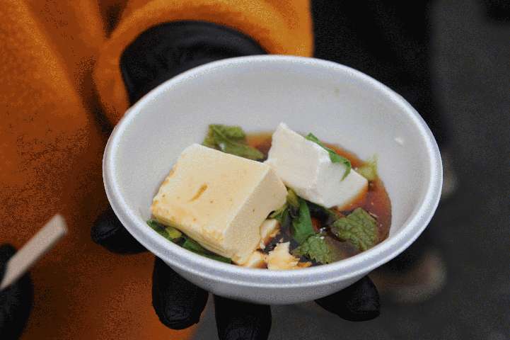 大きな仙人鍋で作られる湯豆腐