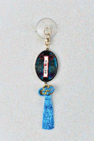 「交通安全守」1000円（税込）<br>シーサーとアカバナーが沖縄らしい。