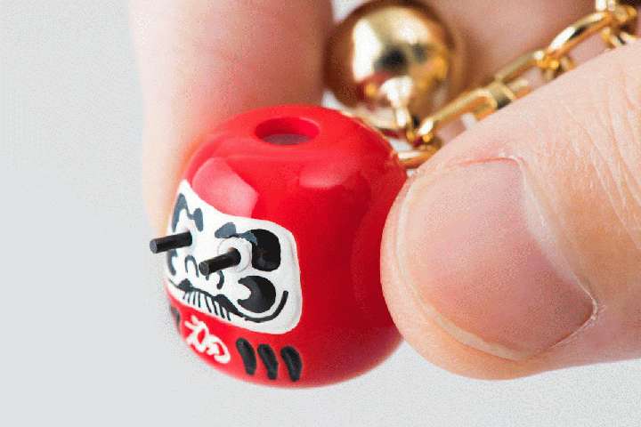 顔を俯けると目が飛び出す「芽が出るだるま」　500円